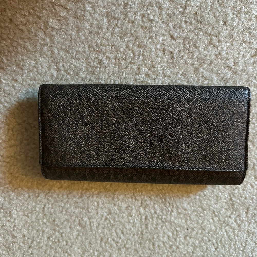 Michael Kors Fulton Carryall Wallet - Picture 9 of 11